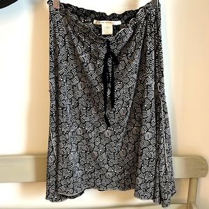 Max Studio black and white  drawstring patterned skirt.